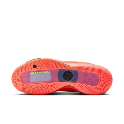 الگوی تراکشن زیره High-Abrasion Rubber در کفش لوکا .77 برای بازی روی سیمان و آسفالت