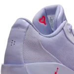 جزئیات گرافیکی قلب الهام گرفته از نقاشی دختر لوکا در پشت زبانه کفش Luka .77 Hčerka