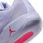 دیواره‌های حمایتی جانبی (Lateral Support Wrap) برای پایداری حرکات عرضی در کتونی لوکا .77